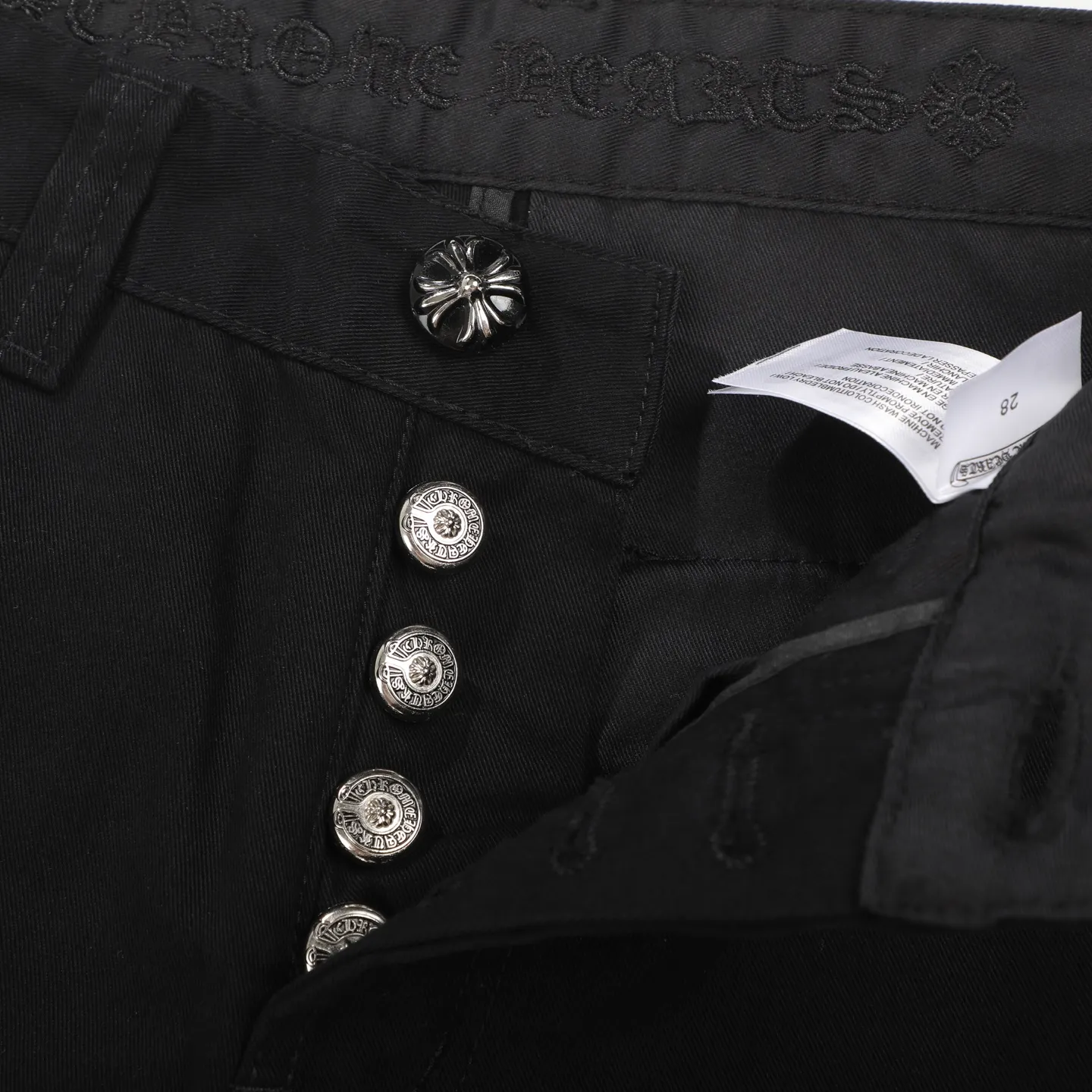 P270 Chrome Hearts CH casual black trousers cross-patched leather jeans. Original purchased and patterned to truly restore the ultimate texture of Vintage. Special Italian cowhide print and then cut. Customized sheepskin three-layer thick line leather. The whole is spliced in heavy water washing process. Craftsmen hand-splash ink. You can see the details. Three-dimensional cutting version. Loose and comfortable. Not flattering on the figure. Shows height and slimness. Factory Seiko. Original quality control. Same style for men and women. Can be matched with couples. Versatile recommendation. The must-have jeans for all seasons Color: black Size: 28/30/32/34 Waist: 73/78/83/88 Pants length: 102/104/106/108
